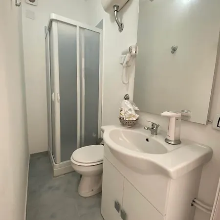 Rocksea Attic Floor Apartment *